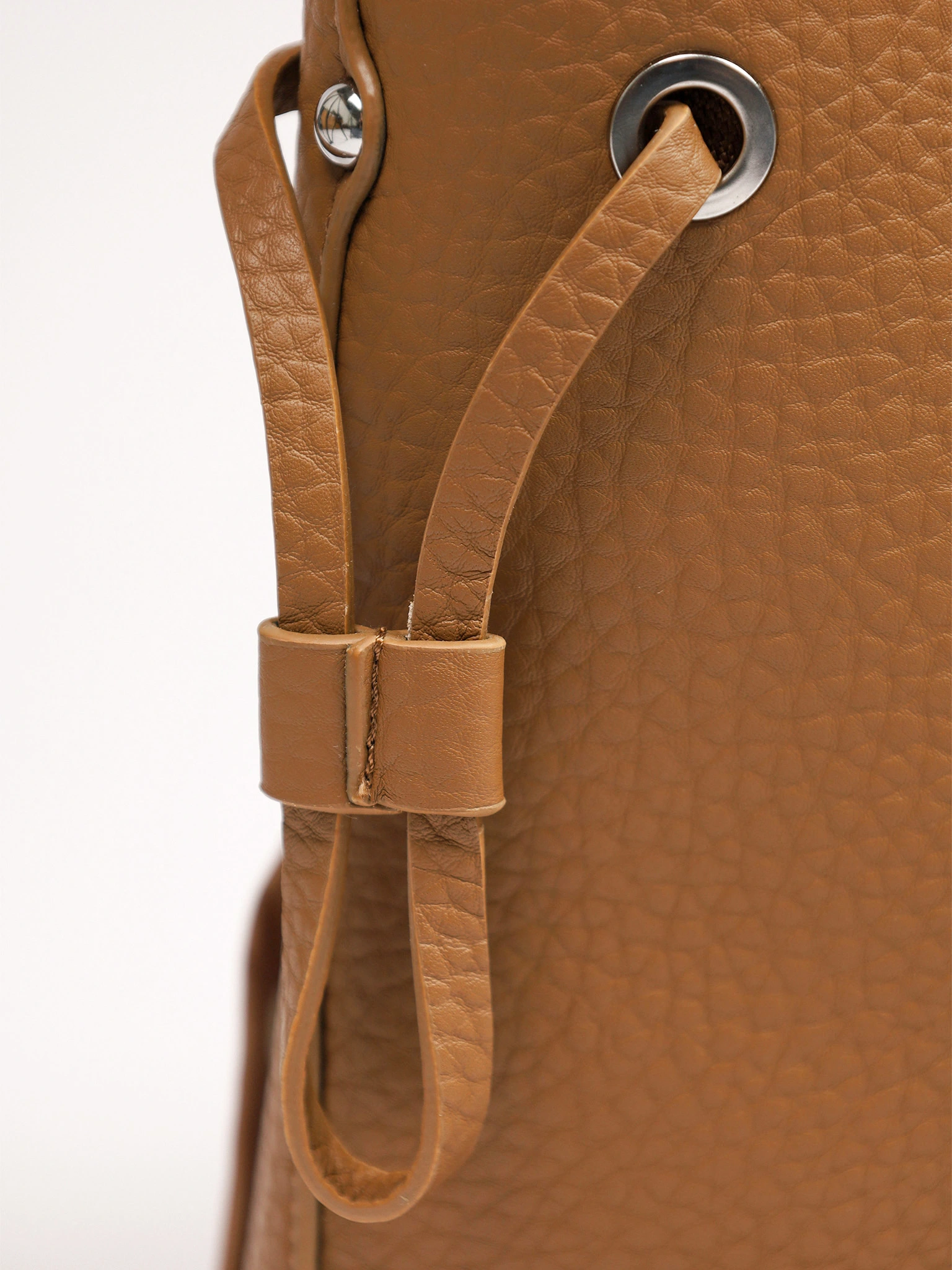 Сумка-тоут со стяжками по бокам и декоративным платком в ассортименте